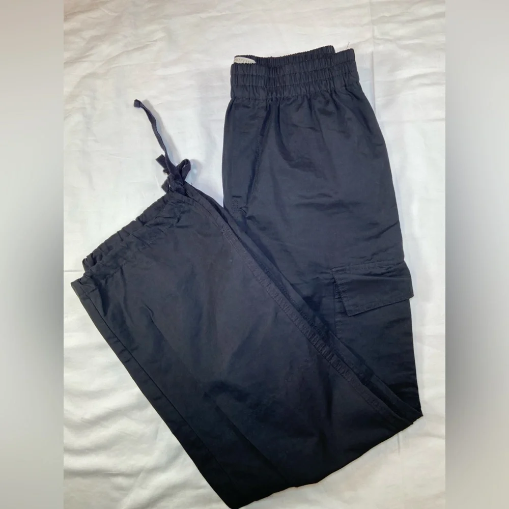 Urban Outfitters,‎ black cargo pants, ties at ankles sz Small